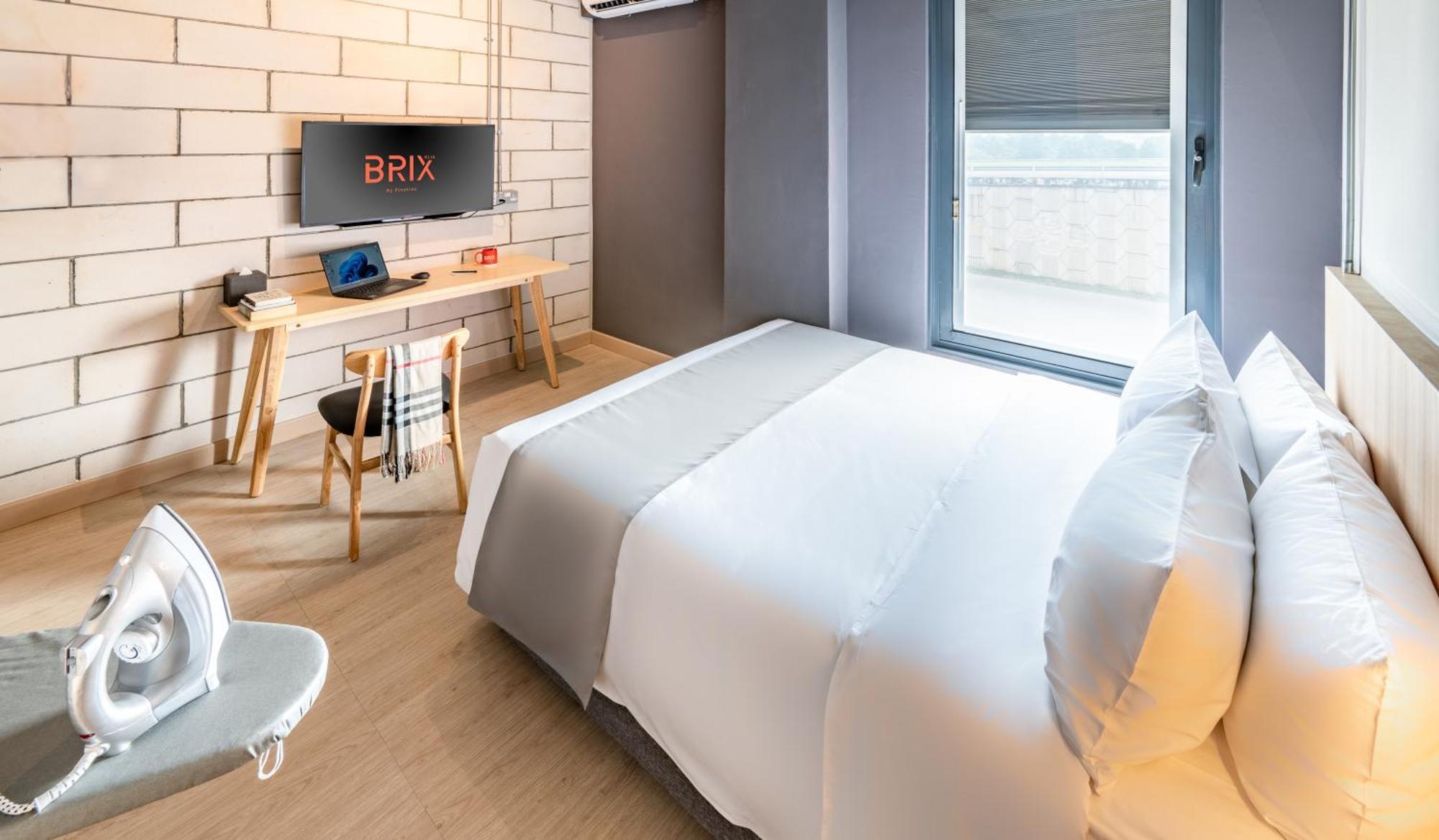 Brix Klia By Pinetree Hotel Sepang Exterior photo